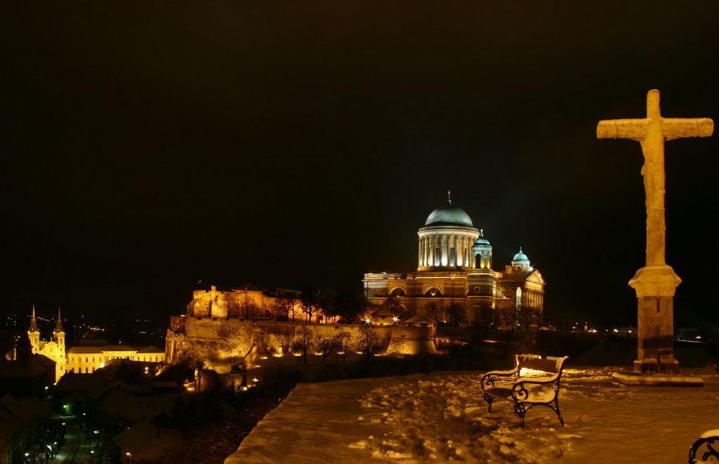 Amadeus Vendégház Esztergom Extérieur photo